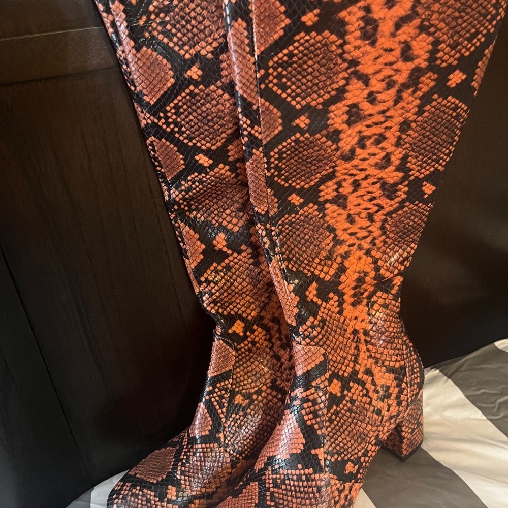 Stuart Weitzman Heels Elegant Leather Design